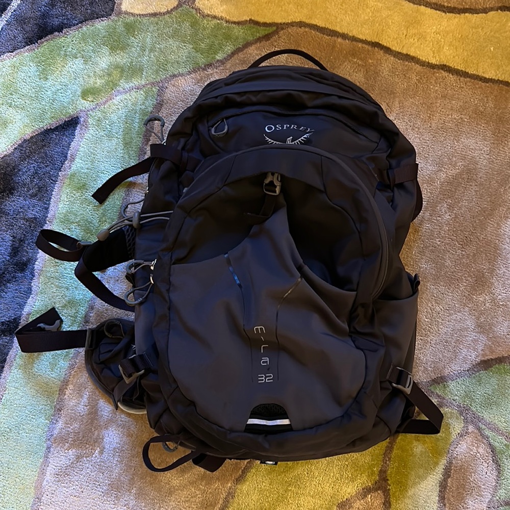 Basically new Osprey Mira 32 pack